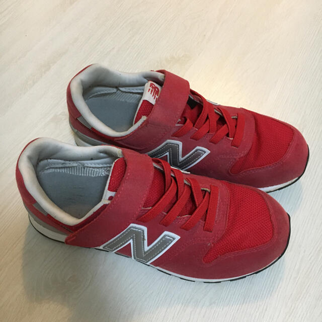 New Balance(ニューバランス)のニューバランス/スニーカー キッズ/ベビー/マタニティのキッズ靴/シューズ(15cm~)(スニーカー)の商品写真