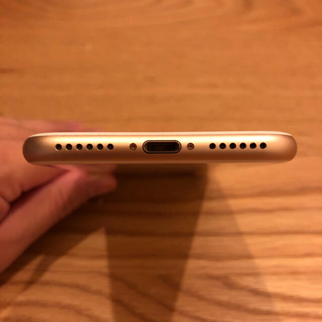 ゴールド美品　iPhone 8 本体　64 GB SIMロック解除