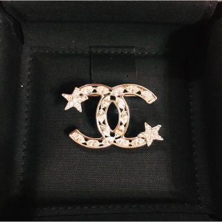 シャネル(CHANEL)の希少　CHANEL  ブローチ　　新品　正規品(ブローチ/コサージュ)