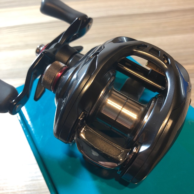 DAIWA(ダイワ)のダイワ　タトゥーラ  SVTW 7.3L スポーツ/アウトドアのフィッシング(リール)の商品写真