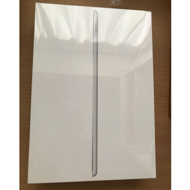 Apple(アップル)の【新品未使用 】iPad 第7世代 32GB シルバー スマホ/家電/カメラのPC/タブレット(タブレット)の商品写真