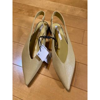 ザラ(ZARA)のZara フラット ポインテッド パンプス　イエロー(ハイヒール/パンプス)