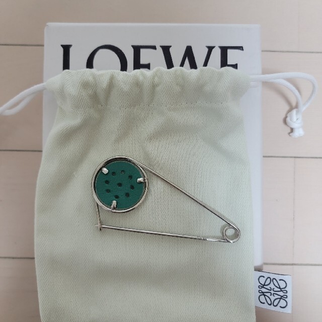 LOEWE(ロエベ)のLOEWE ロエベ メカノピン スモール レディースのアクセサリー(ブローチ/コサージュ)の商品写真