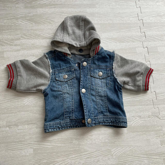 baby Gジャン デニムジャケット 60 袖切り替え フード取り外し可能 キッズ/ベビー/マタニティのベビー服(~85cm)(ジャケット/コート)の商品写真