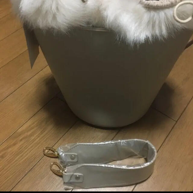 JEANASIS(ジーナシス)の【新品】ジーナシス♡ファーバック♡バケツ型バック kate spade レディースのバッグ(ショルダーバッグ)の商品写真