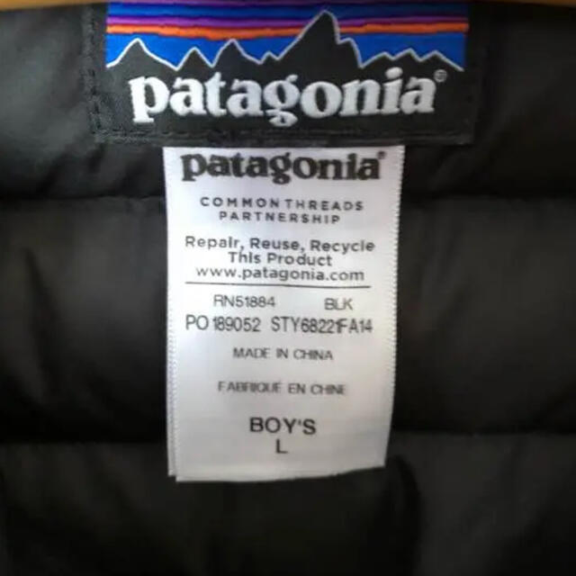 patagonia(パタゴニア)のパタゴニア　ボーイズダウンベスト　L ブラック キッズ/ベビー/マタニティのキッズ服男の子用(90cm~)(ジャケット/上着)の商品写真