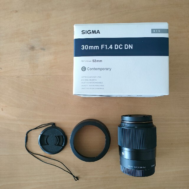 SIGMA f1.4  30mm DCDN ソニー おまけ付き a6400 スマホ/家電/カメラのカメラ(レンズ(単焦点))の商品写真