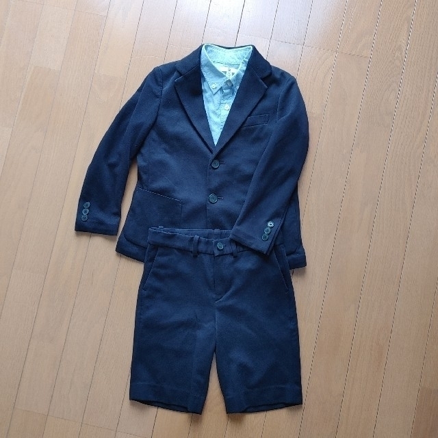 UNIQLO(ユニクロ)のユニクロ　キッズ　スーツセット　120cm キッズ/ベビー/マタニティのキッズ服男の子用(90cm~)(ドレス/フォーマル)の商品写真