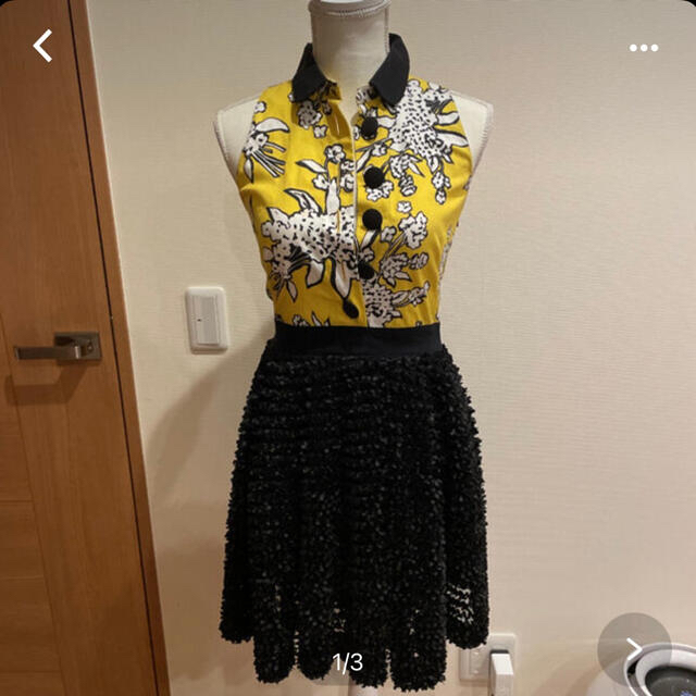 RED VALENTINO(レッドヴァレンティノ)のワンピース【レッドヴァレンティノ】ノースリーブ ワンピース イエロー レディースのワンピース(ひざ丈ワンピース)の商品写真