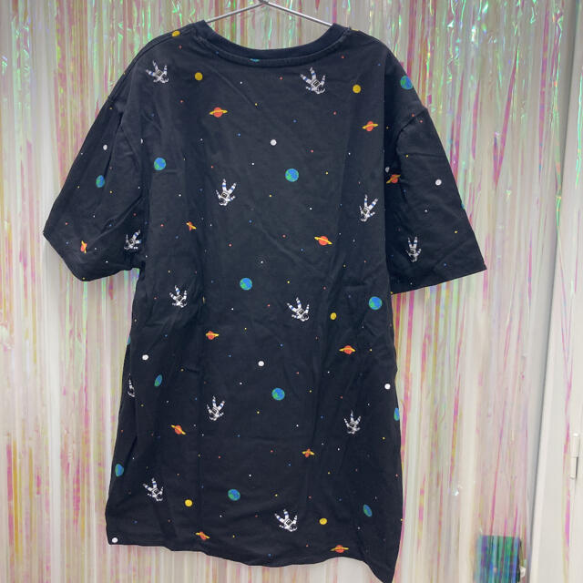 FOREVER 21(フォーエバートゥエンティーワン)のフォーエバー21 宇宙柄Tシャツ メンズSサイズ メンズのトップス(Tシャツ/カットソー(半袖/袖なし))の商品写真