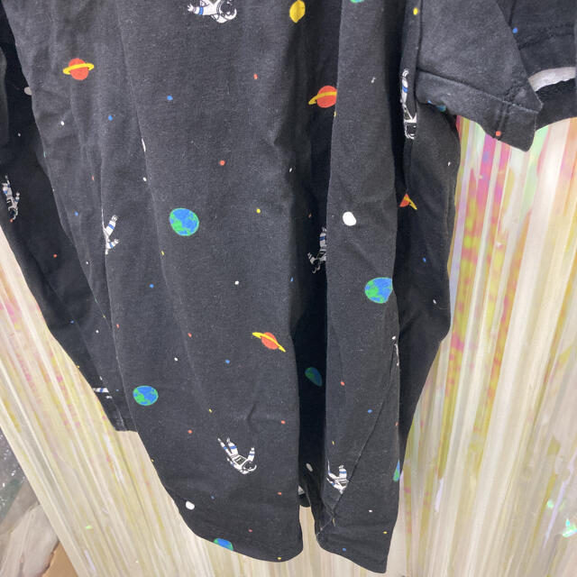 FOREVER 21(フォーエバートゥエンティーワン)のフォーエバー21 宇宙柄Tシャツ メンズSサイズ メンズのトップス(Tシャツ/カットソー(半袖/袖なし))の商品写真