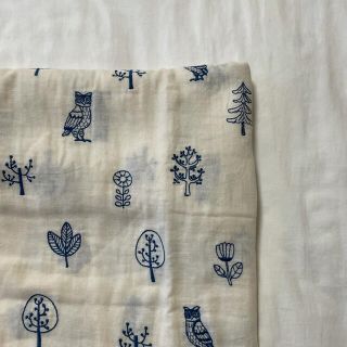 kokka  刺繍　生地　フクロウと木　はぎれ(生地/糸)