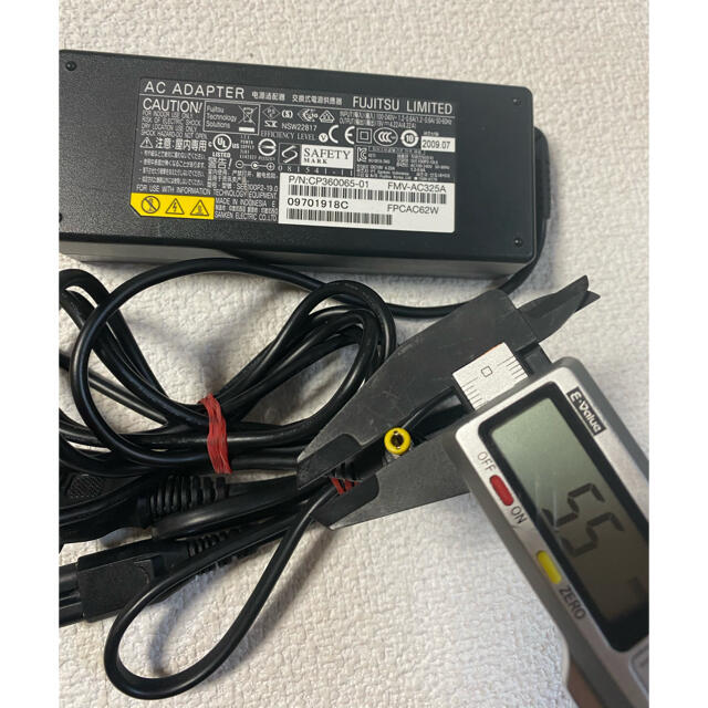 富士通(フジツウ)の☆送料込☆中古純正品富士通FUJITSUのACアダプター19V  4.22A スマホ/家電/カメラのPC/タブレット(PC周辺機器)の商品写真