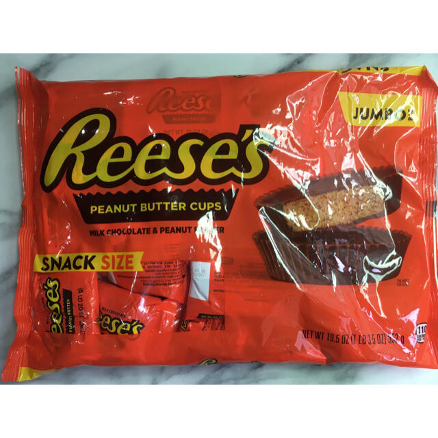 Reese’s peanut butter cup 輸入菓子　アメリカ　チョコ 食品/飲料/酒の食品(菓子/デザート)の商品写真