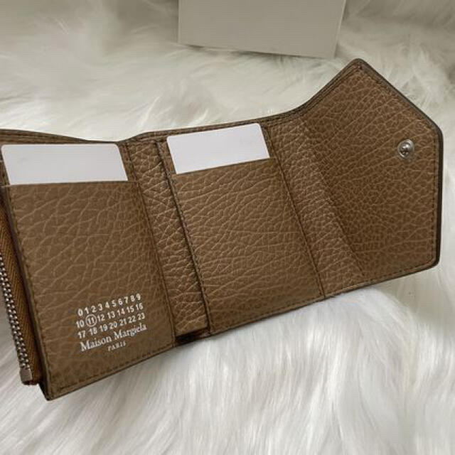 Maison Martin Margiela(マルタンマルジェラ)の■Maison Margiela■ ZIP COMPACT TRI FOLD レディースのファッション小物(財布)の商品写真