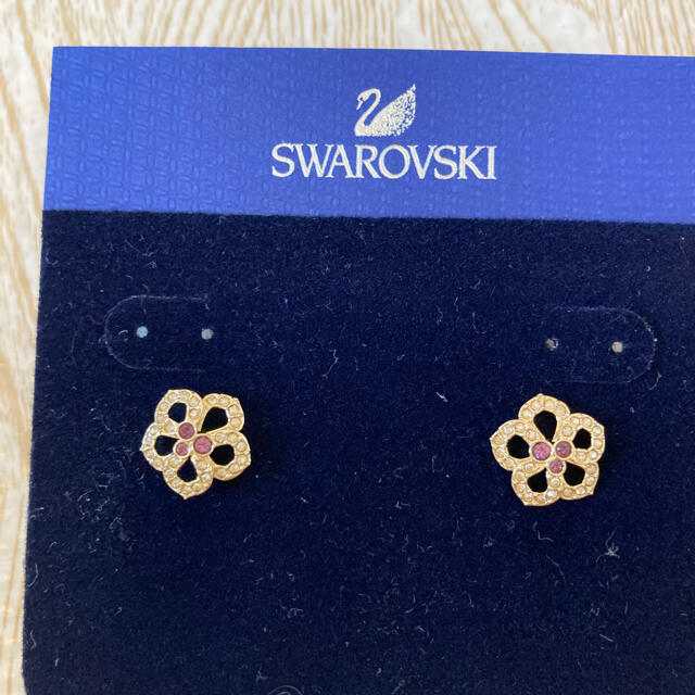 SWAROVSKI(スワロフスキー)の【新品未使用】スワロフスキー　ピアス レディースのアクセサリー(ピアス)の商品写真