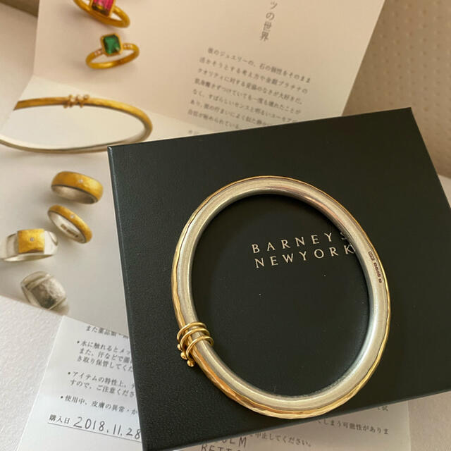 BARNEYS NEW YORK(バーニーズニューヨーク)のマルコムベッツ　バングル　ダイヤモンド付き　22K  ゴールド レディースのアクセサリー(ブレスレット/バングル)の商品写真