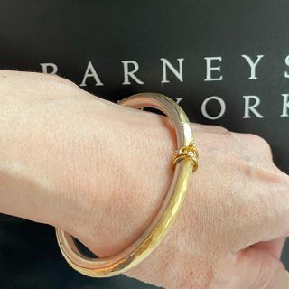 バーニーズニューヨーク(BARNEYS NEW YORK)のマルコムベッツ　バングル　ダイヤモンド付き　22K  ゴールド(ブレスレット/バングル)