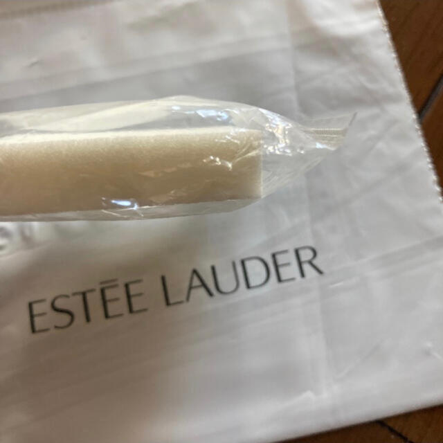 Estee Lauder(エスティローダー)のエスティローダー　スポンジ コスメ/美容のメイク道具/ケアグッズ(パフ・スポンジ)の商品写真
