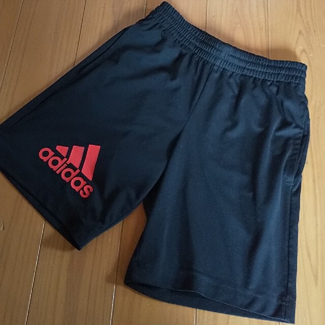 adidas(アディダス)のアディダス キッズ140 ハーフパンツ キッズ/ベビー/マタニティのキッズ服男の子用(90cm~)(パンツ/スパッツ)の商品写真