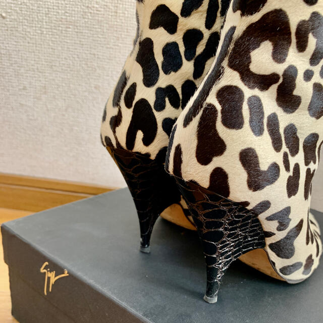 Giuseppe Zanotti Design(ジュゼッペザノッティデザイン)のジュゼッペザノッティ　ハラコブーツ レディースの靴/シューズ(ブーツ)の商品写真