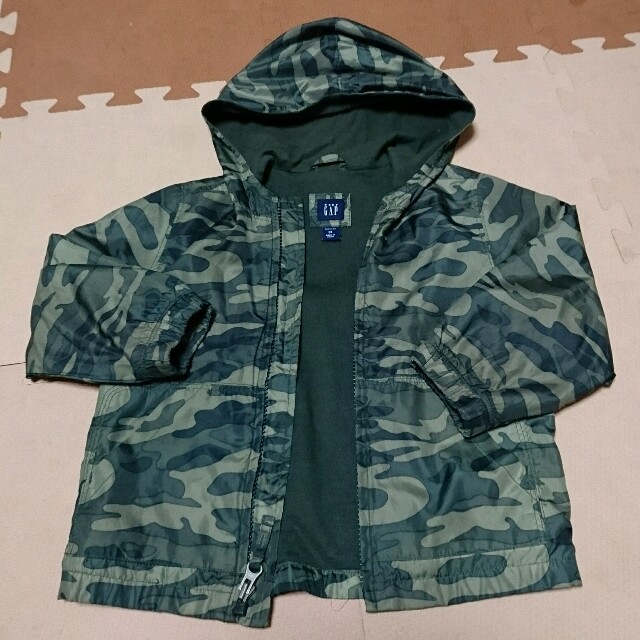 babyGAP(ベビーギャップ)のbabyGAP カモフラージュ パーカー 95 キッズ/ベビー/マタニティのキッズ服男の子用(90cm~)(ジャケット/上着)の商品写真