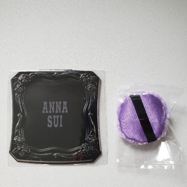 ANNA SUI(アナスイ)のアナスイ　シルキーパウダーファンデーション01ライトベージュ&ミニパフ コスメ/美容のキット/セット(サンプル/トライアルキット)の商品写真