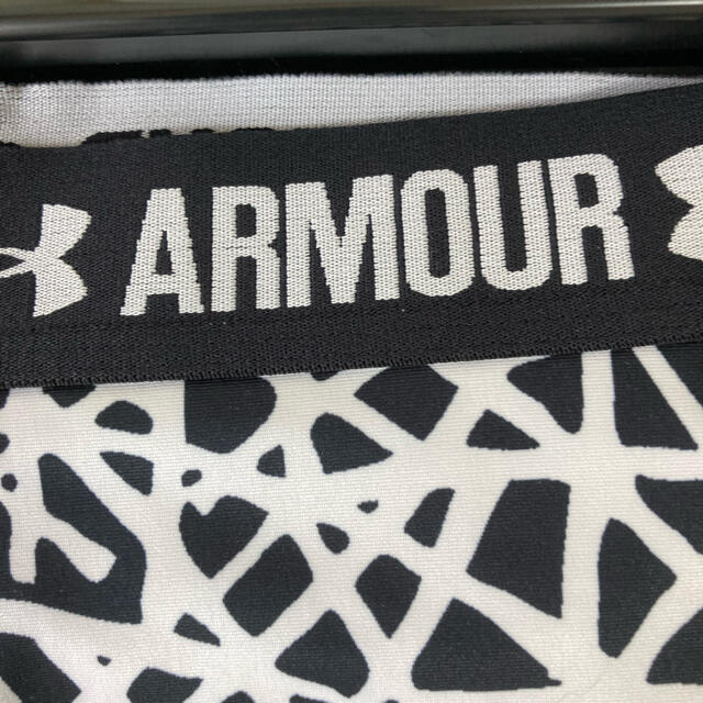 UNDER ARMOUR(アンダーアーマー)のアンダーアーマー・ヒートギアショートパンツ　レディースLG スポーツ/アウトドアのトレーニング/エクササイズ(ヨガ)の商品写真