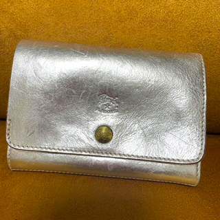 イルビゾンテ(IL BISONTE) 財布(レディース)（シルバー/銀色系）の通販 
