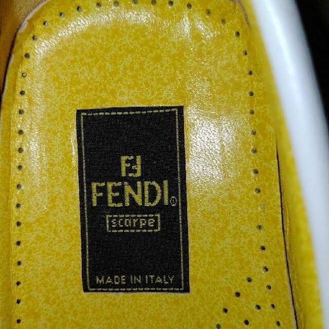 FENDI(フェンディ)のFENDI フェンディ レディースローファーシューズ36ホワイトオールレザー本革 レディースの靴/シューズ(ローファー/革靴)の商品写真