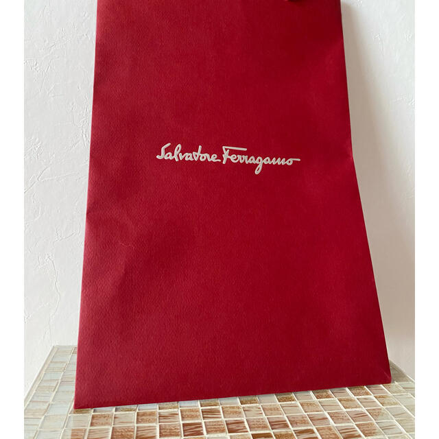 Salvatore Ferragamo(サルヴァトーレフェラガモ)のサルバトーレフェラガモ 紙袋 ２枚セット Salvatore Ferragamo レディースのバッグ(ショップ袋)の商品写真