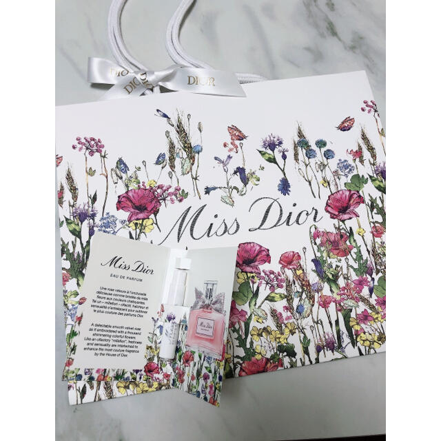 Dior(ディオール)のDior♡ショッパー　香水サンプル付き  Miss Dior エンタメ/ホビーのコレクション(ノベルティグッズ)の商品写真