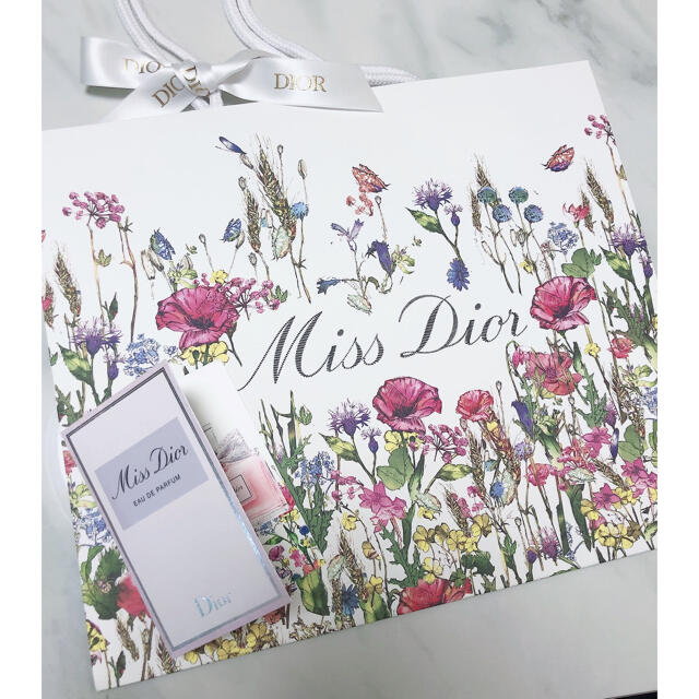 Dior(ディオール)のDior♡ショッパー　香水サンプル付き  Miss Dior エンタメ/ホビーのコレクション(ノベルティグッズ)の商品写真