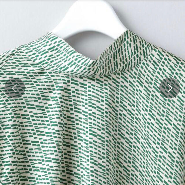 UNITED ARROWS(ユナイテッドアローズ)のSQUARE DOT PRINT BLOUSE ブラウス グリーン アローズ レディースのトップス(シャツ/ブラウス(長袖/七分))の商品写真