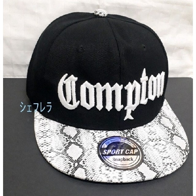 Compton スナップバックキャップ　ブラック×パイソン　黒×蛇柄 メンズの帽子(キャップ)の商品写真