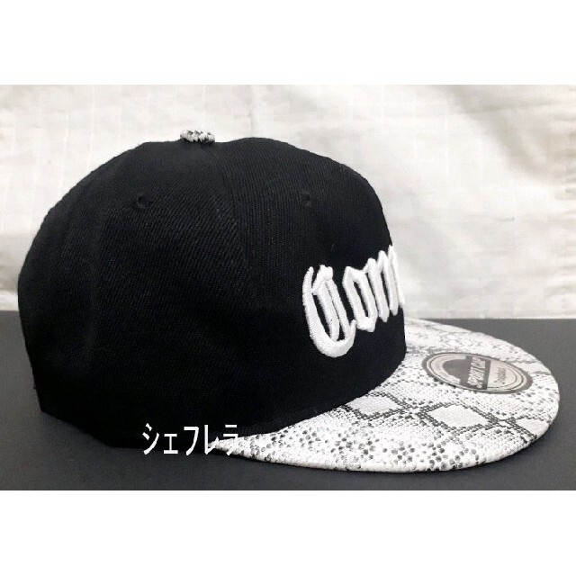 Compton スナップバックキャップ　ブラック×パイソン　黒×蛇柄 メンズの帽子(キャップ)の商品写真