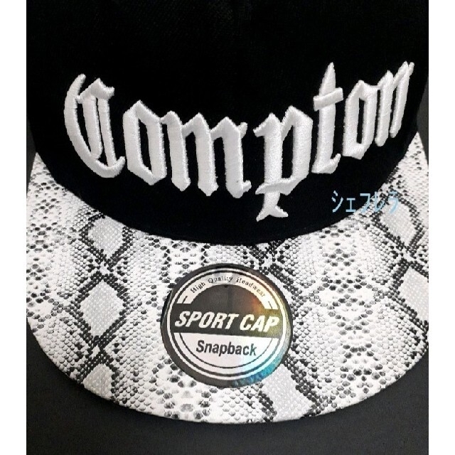 Compton スナップバックキャップ　ブラック×パイソン　黒×蛇柄 メンズの帽子(キャップ)の商品写真