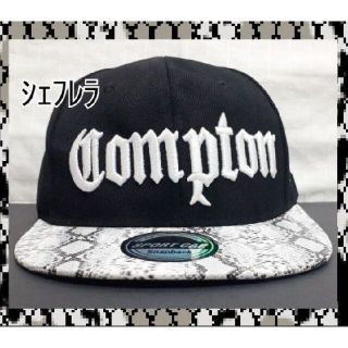 Compton スナップバックキャップ　ブラック×パイソン　黒×蛇柄(キャップ)