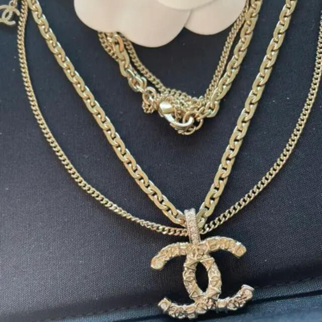 CHANEL(シャネル)のCHANEL2021w新作ダブルチェーンネックレス❤️新品未使用 レディースのアクセサリー(ネックレス)の商品写真