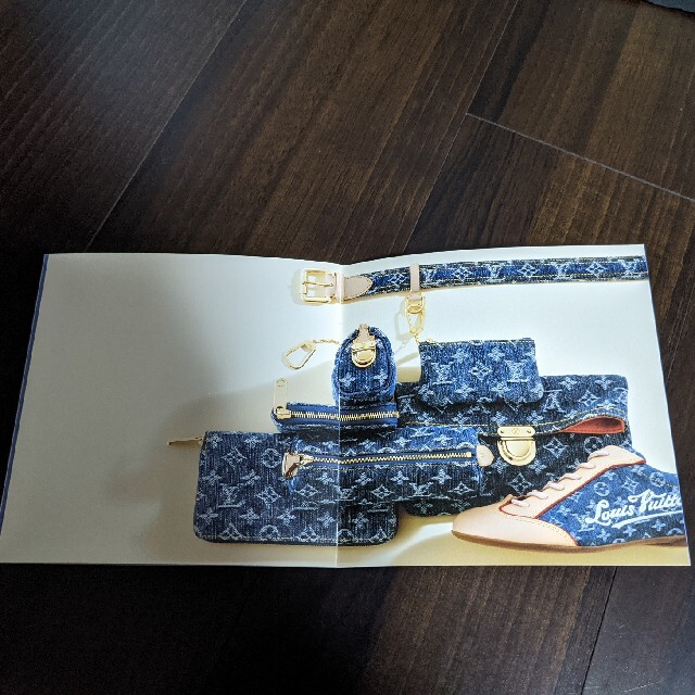 LOUIS VUITTON(ルイヴィトン)の【美品】LOUIS VUITTONモノグラムデニム カタログ エンタメ/ホビーの本(ファッション/美容)の商品写真