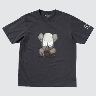 ユニクロ(UNIQLO)の【送料込み★】UNIQLO × KAWS コラボTシャツ 3XL 黒 UT(Tシャツ/カットソー(半袖/袖なし))