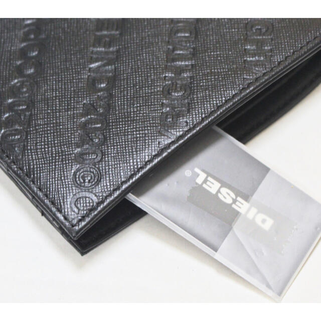 DIESEL(ディーゼル)の《ディーゼル》新品 コピーライトロゴ レザー2つ折り財布 プレゼントにも メンズのファッション小物(折り財布)の商品写真