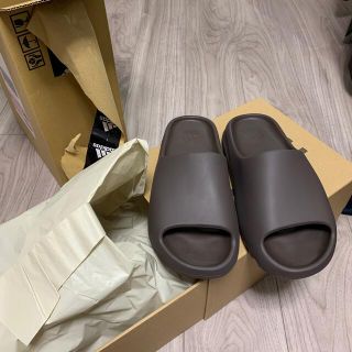 アディダス(adidas)のYeezy slide soot 28.5(サンダル)