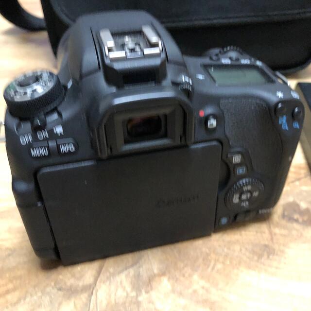 canon EOS 8000D 5