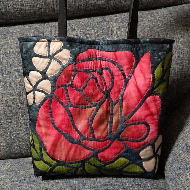 購入者が決まりました!ハンドメイド ハワイアンキルトバッグ(薔薇と
