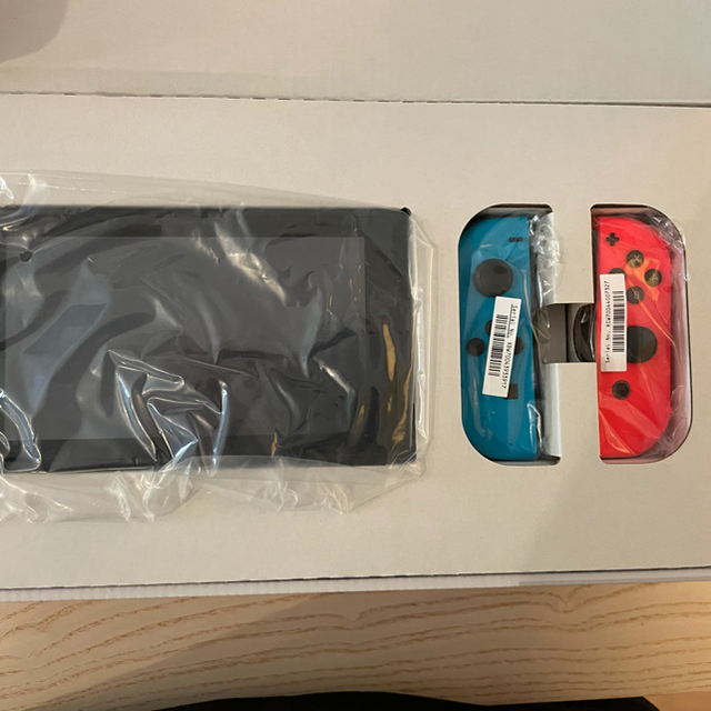 Nintendo Switch(ニンテンドースイッチ)のNintendo Switch JOY-CON(L) ネオンブルー/(R) ネオ エンタメ/ホビーのゲームソフト/ゲーム機本体(家庭用ゲーム機本体)の商品写真