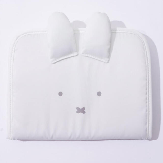 natural couture(ナチュラルクチュール)の新品未使用 MIFFY FACEマルチケース ミッフィー ホワイト キッズ/ベビー/マタニティのマタニティ(母子手帳ケース)の商品写真