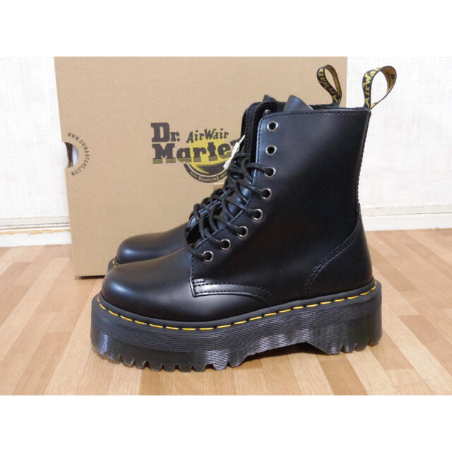 Dr.Martens(ドクターマーチン)のドクターマーチン 厚底 ブーツ 8ホール 黒 くろ JADON UK4 レディースの靴/シューズ(ブーツ)の商品写真