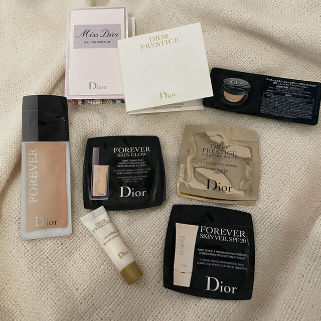 Dior(ディオール)のDior 非売品チャームと新作ミスディオールサンプルセット コスメ/美容のキット/セット(サンプル/トライアルキット)の商品写真