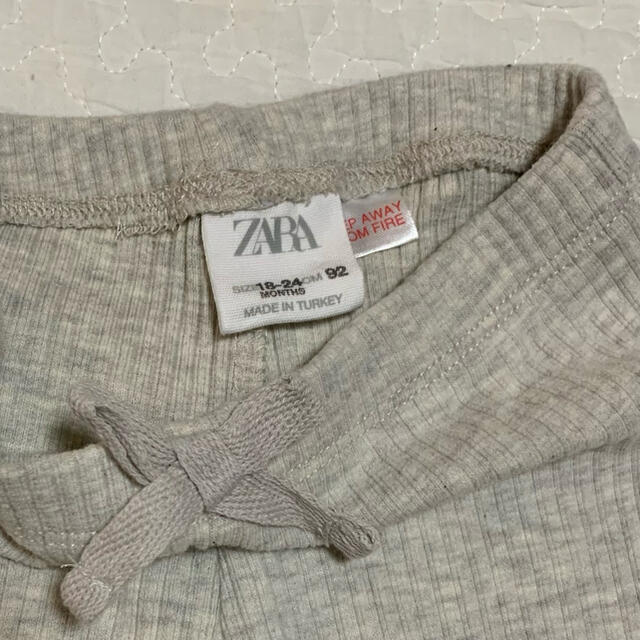 ZARA KIDS(ザラキッズ)の週末限定価格！【ZARA KIDS】リブ編みフレアパンツ キッズ/ベビー/マタニティのキッズ服女の子用(90cm~)(パンツ/スパッツ)の商品写真